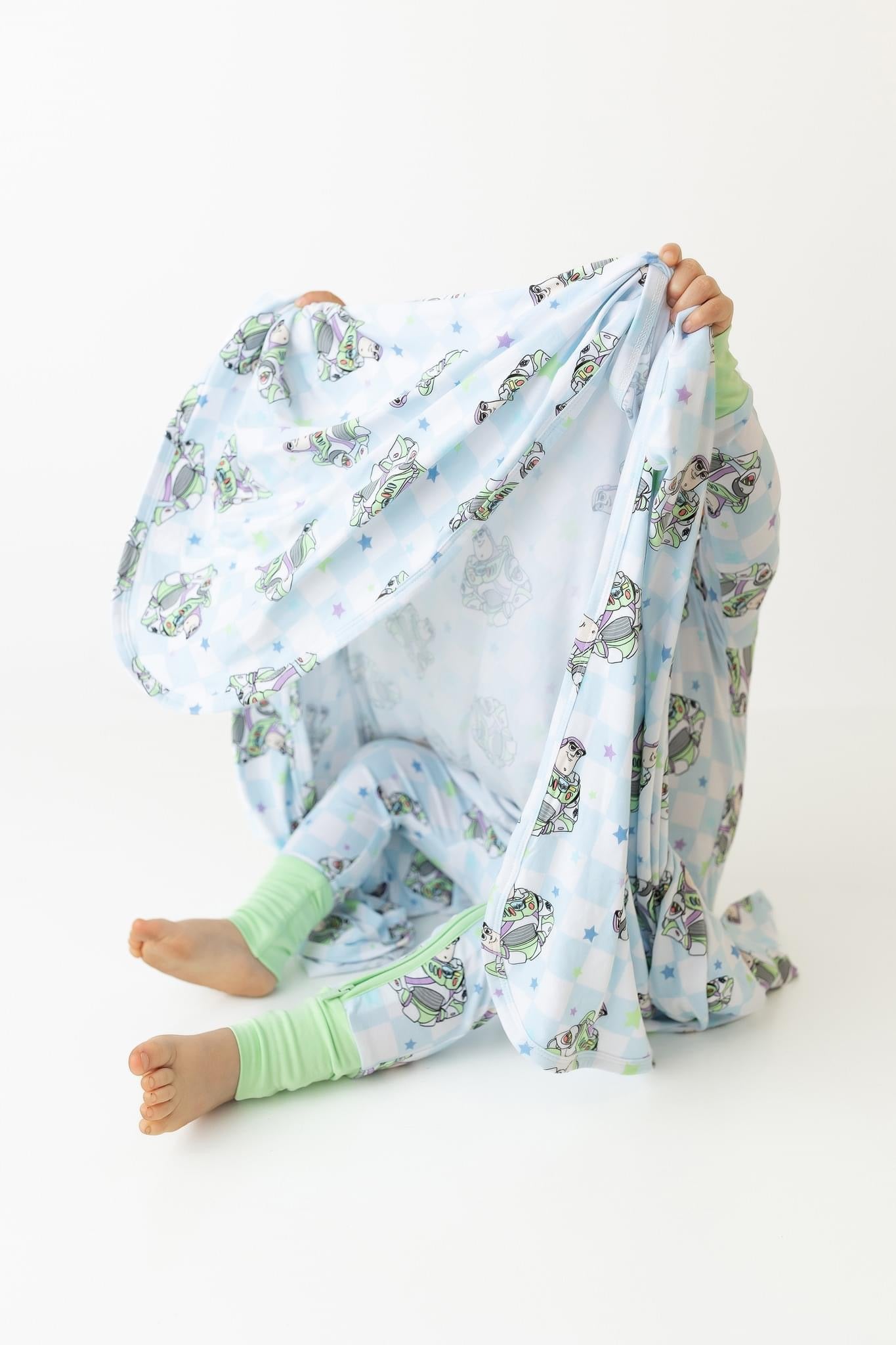 Buzz - Lightweight Blanket